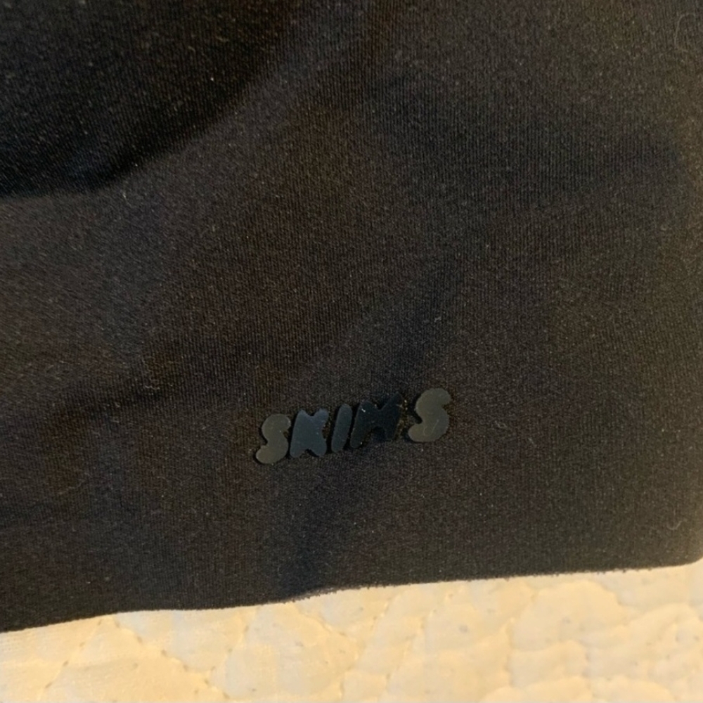 NWT SKIMS Women's Black Seamless Bra - Picture 4 of 6